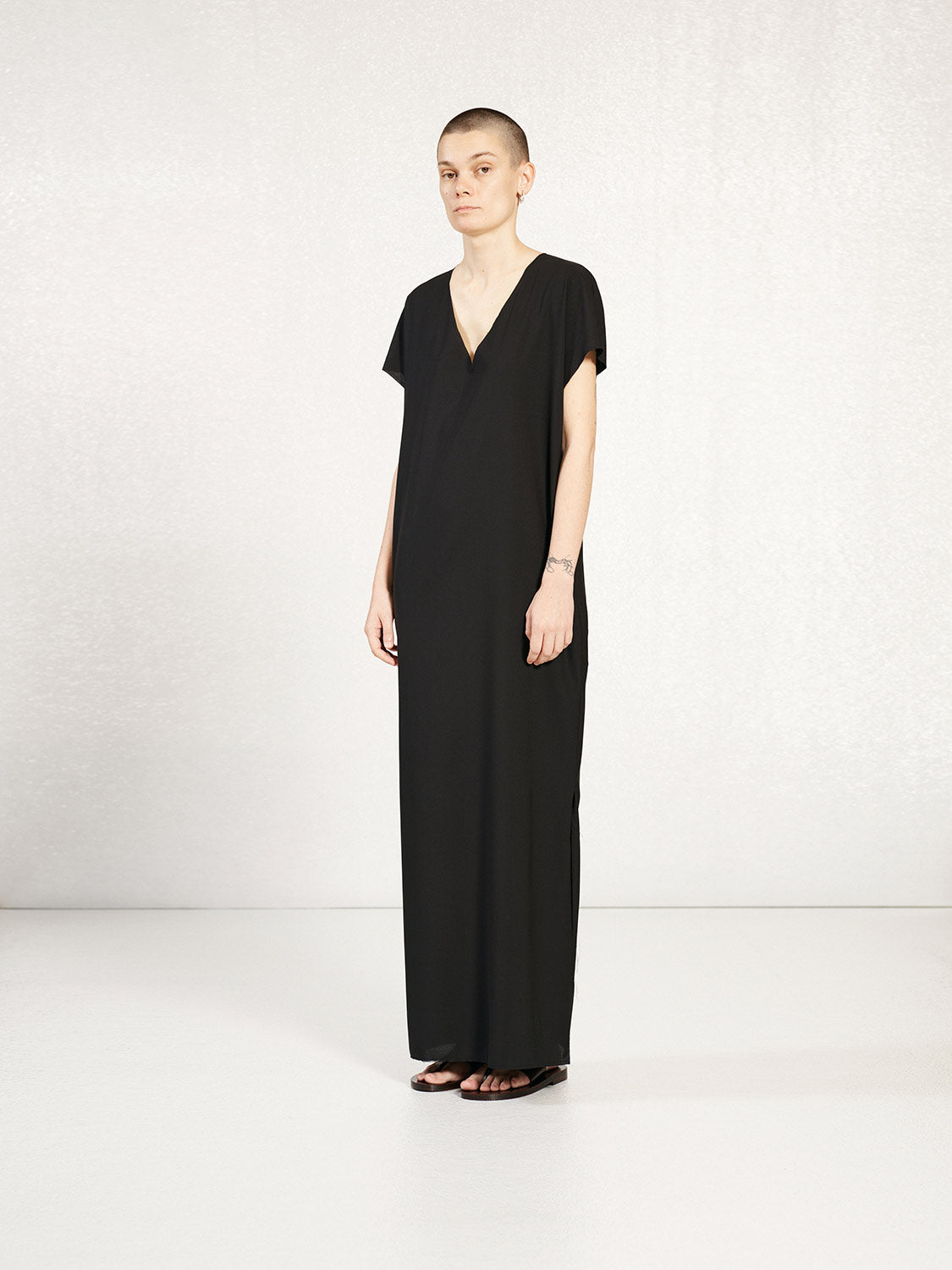 PREORDER S20 NO.354 FINE WOOL V-NECK POCKET DRESS