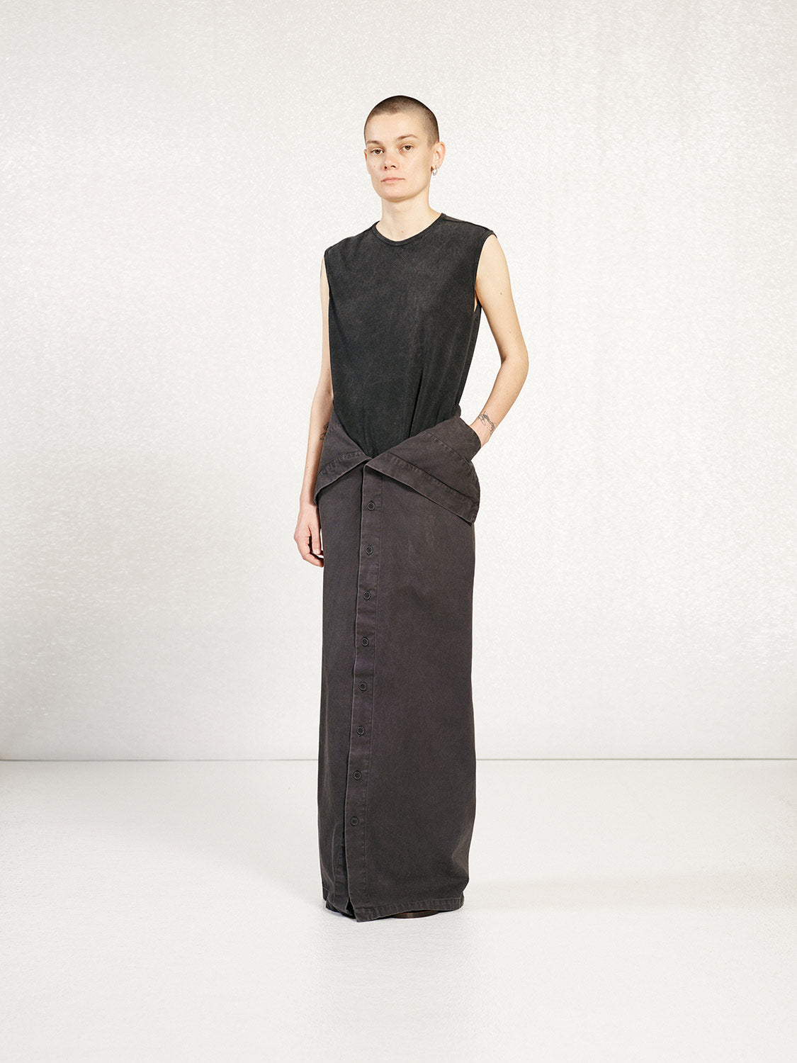 PREORDER S20 NO.33 BROWN ORGANIC COTTON SLEEVELESS T-SHIRT