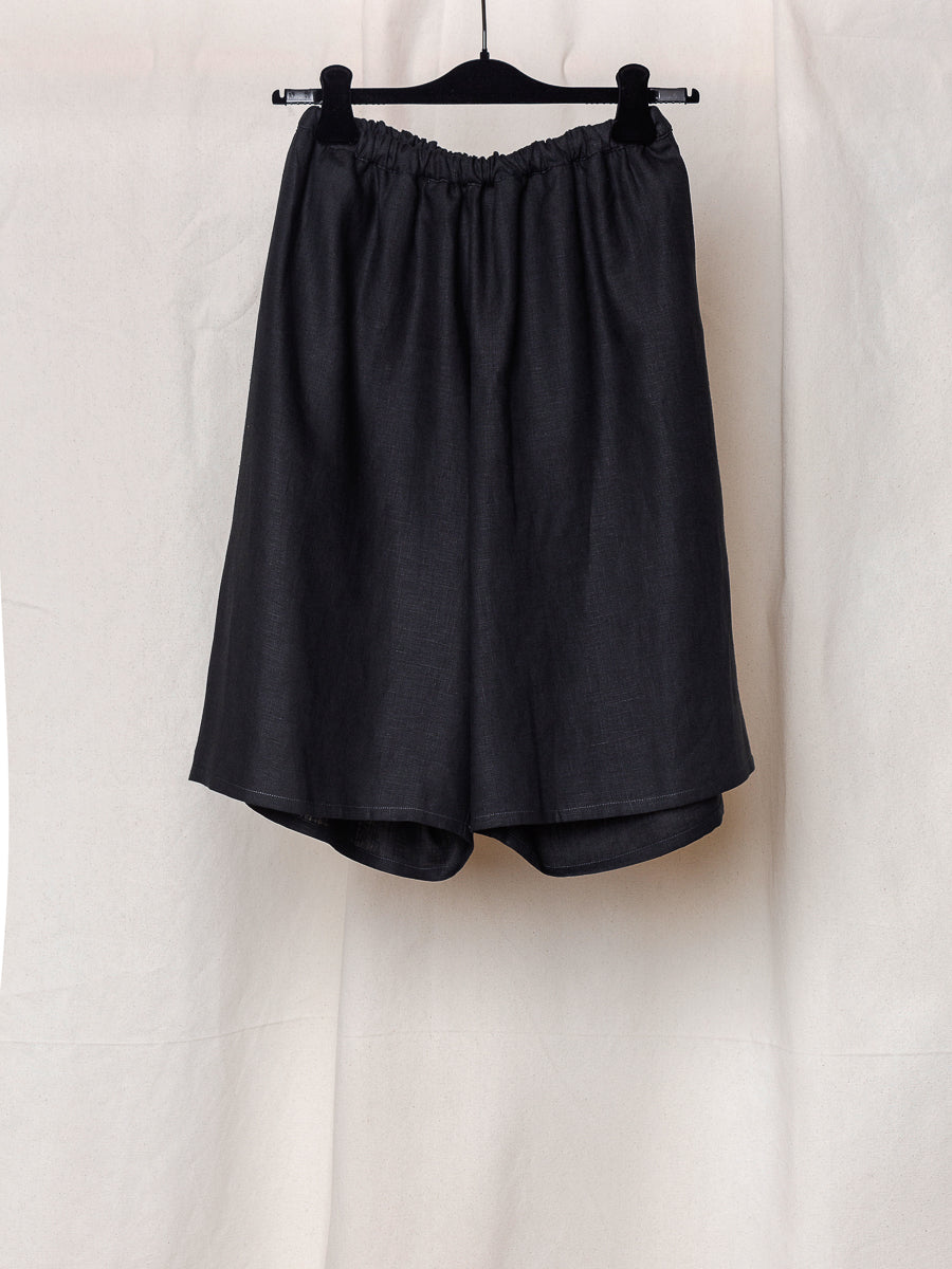 S18 NO.259 BLACK LINEN SHORT TROUSERS