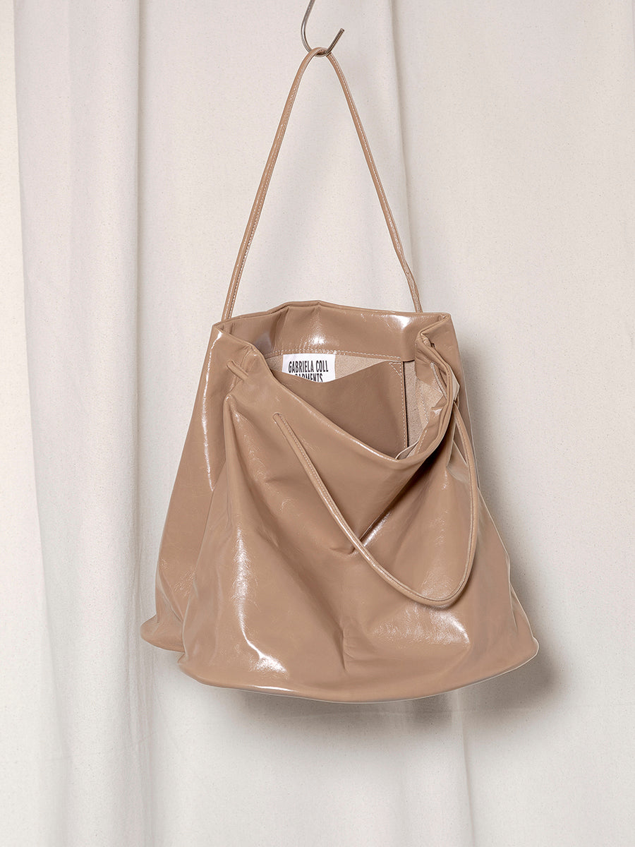 S18 NO.17 SAND LEATHER HOOF BAG