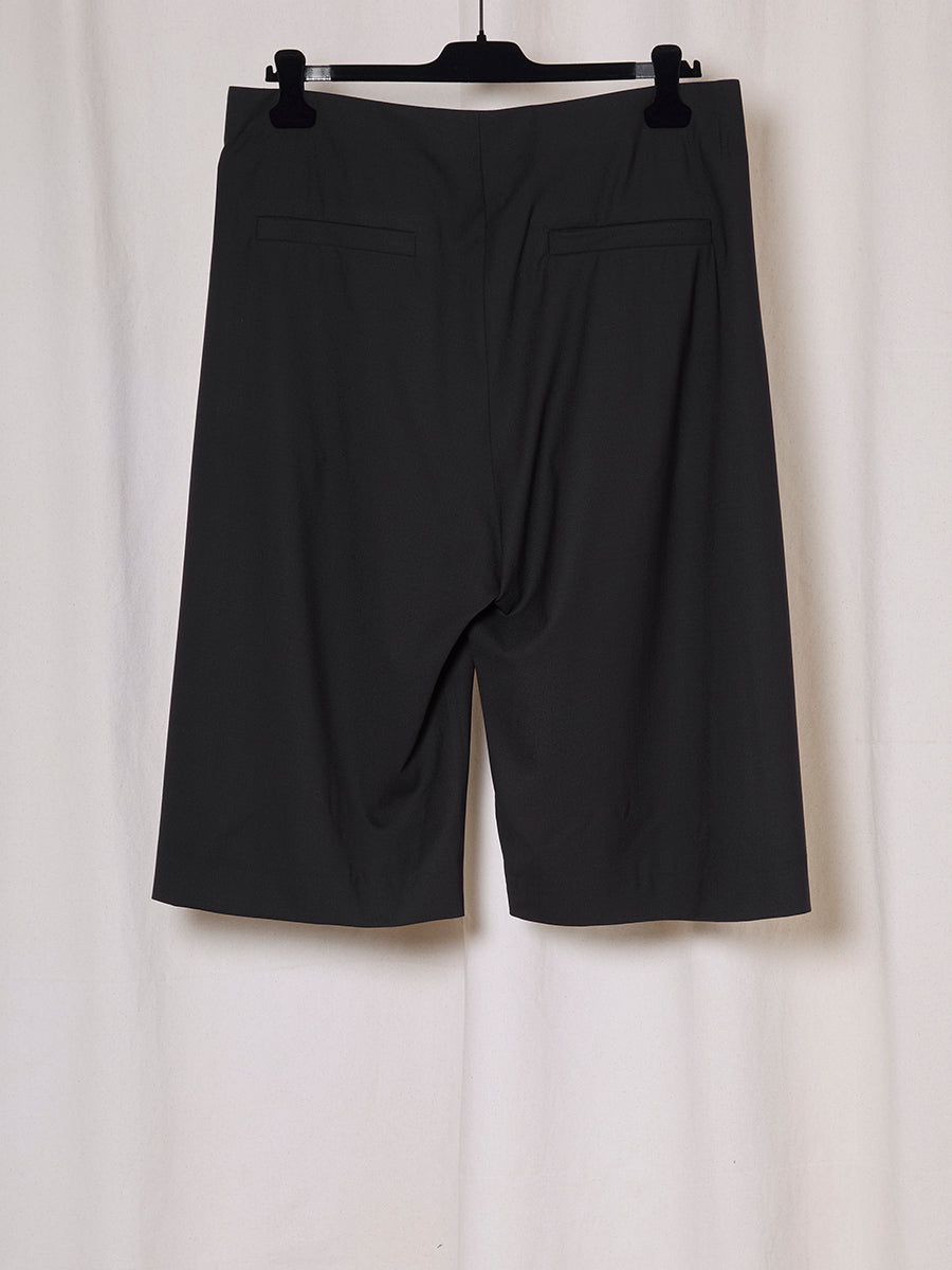 PREORDER S20 NO.355 BLACK FINE WOOL PLEATED SHORT TROUSERS