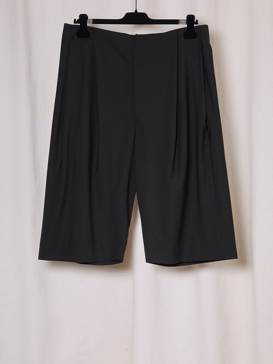 PREORDER S20 NO.355 BLACK FINE WOOL PLEATED SHORT TROUSERS