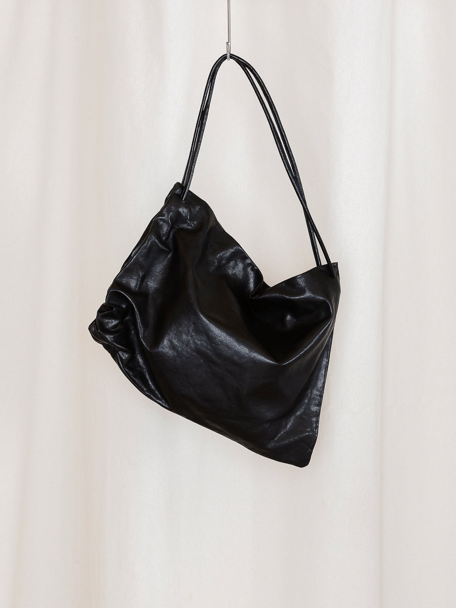 S18 NO.131 BLACK LEATHER GATHERED CROSSED BAG