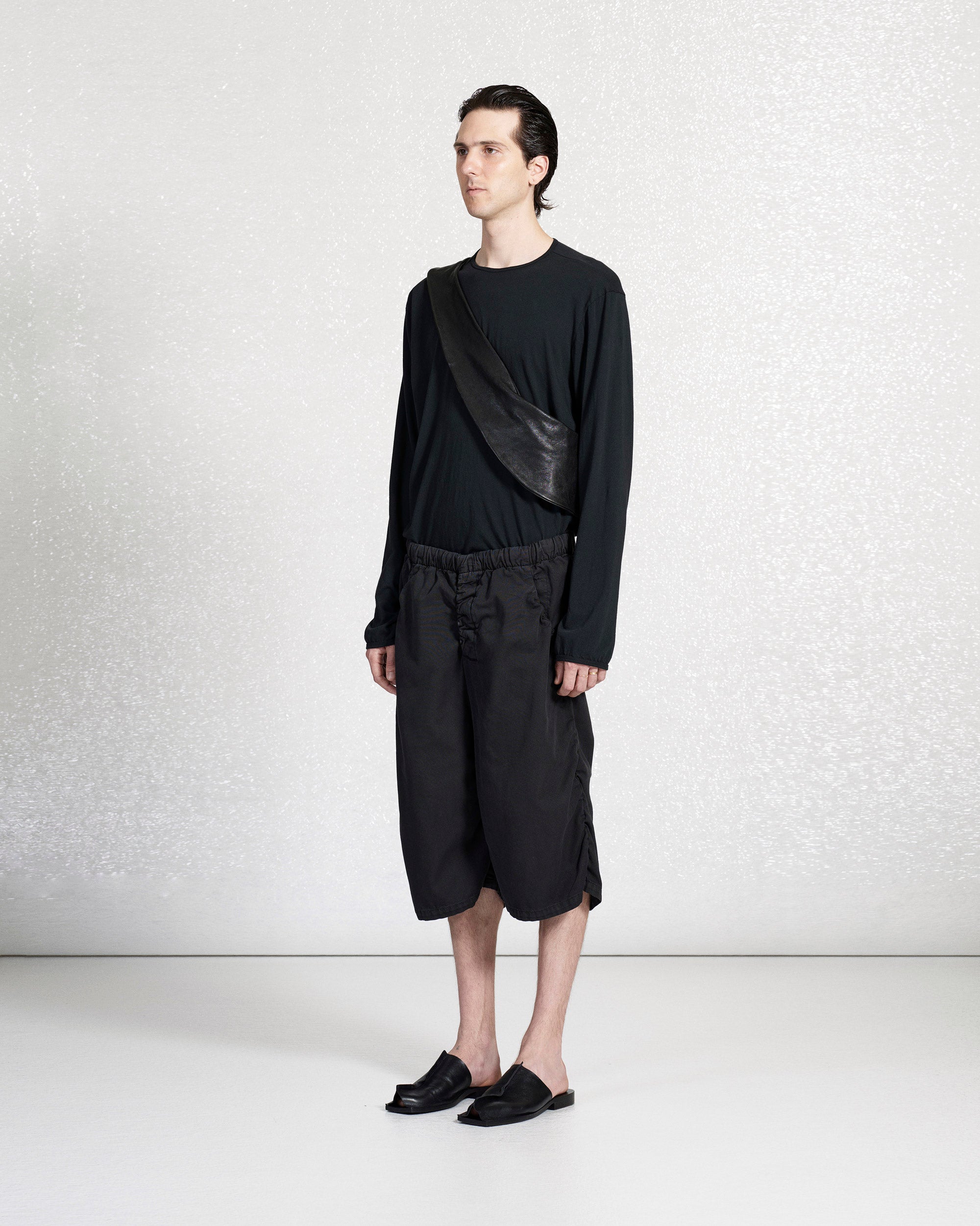 S18 NO.330 BLACK THIN CANVAS SHORT TROUSERS