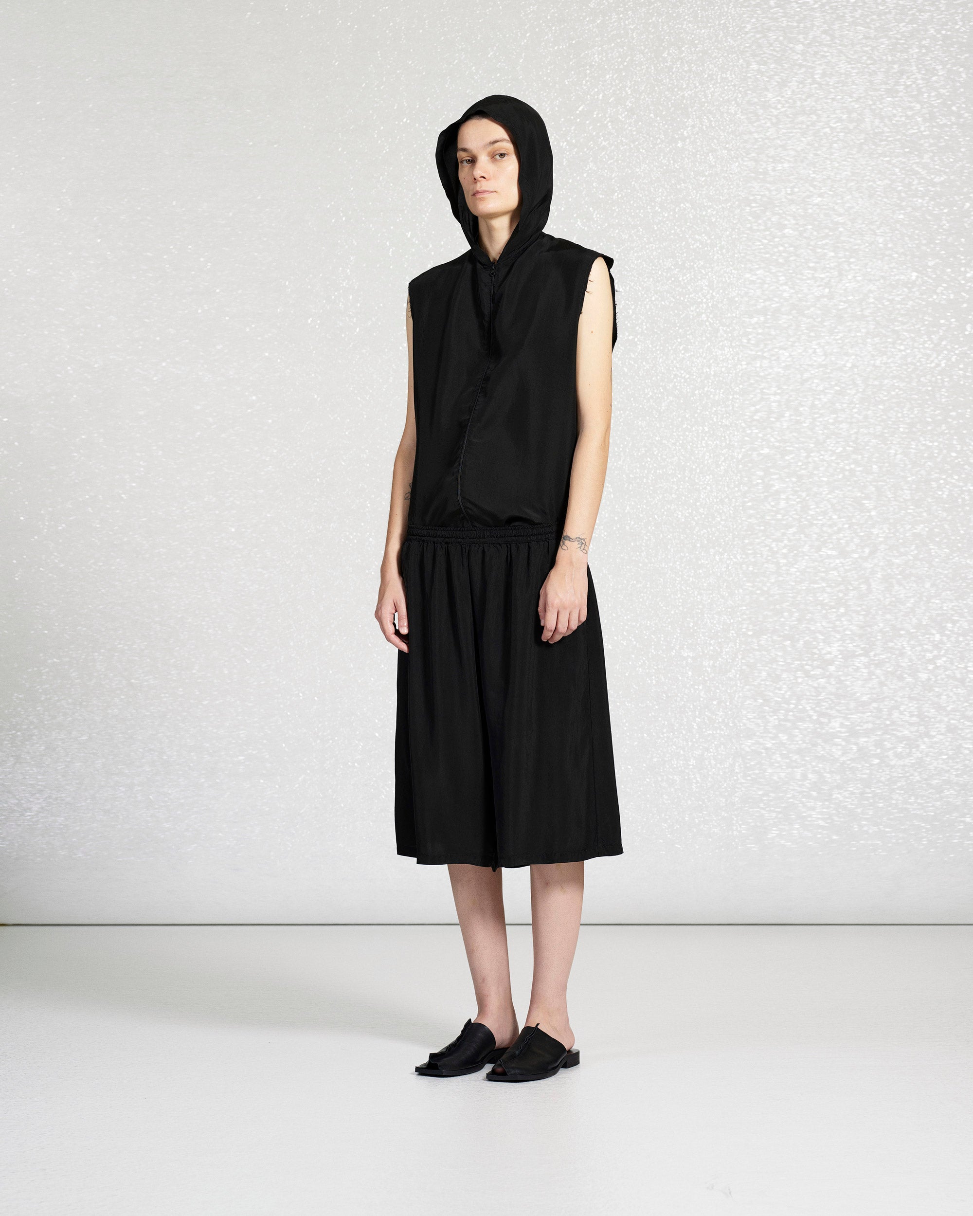 S18 NO.335 CUPRO HOODED ZIPPER TOP